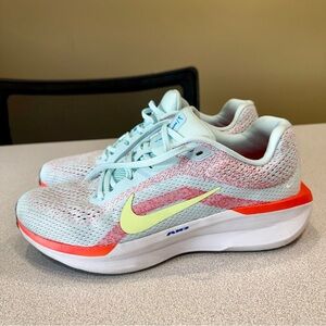 Women’s Nike Air Winflow 11 Glacier Blue/Barely Volt/Bright Crimson Size 9.5